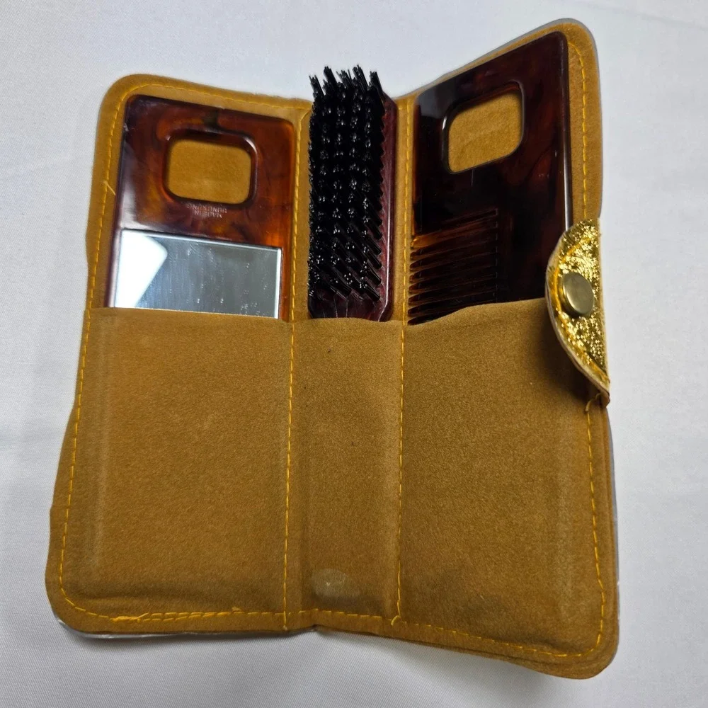 Unbranded vintage travel